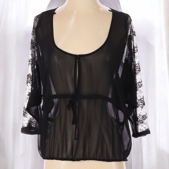 BCBGeneration Tops - BCBGeneration Short Sleeve Blouse in Black Size XS